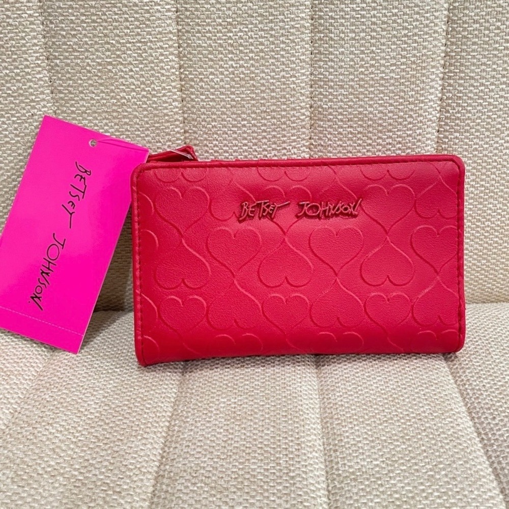 NEW Betsey Johnson Bifold Wallet Women Embossed Heart‎ Snap Zipper Closure